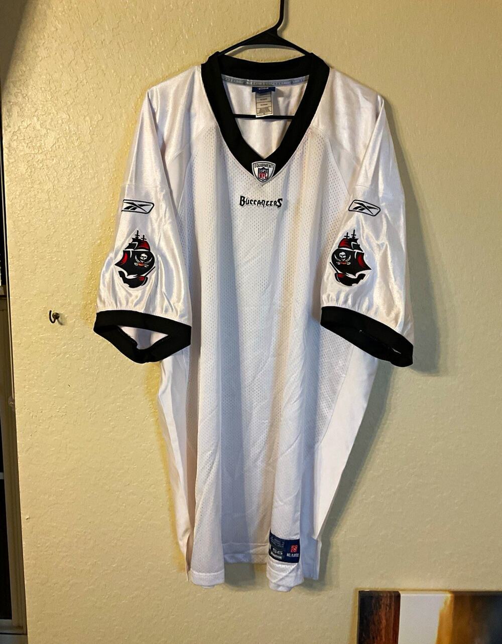 Reebok Tampa Bay Buccaneers NFL Football Jersey White/Black Size 56